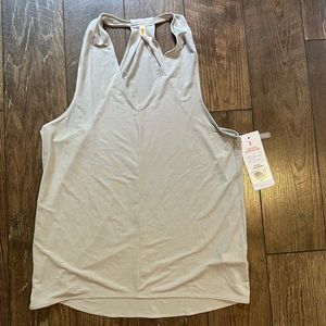 Women’s Athletic top size medium
